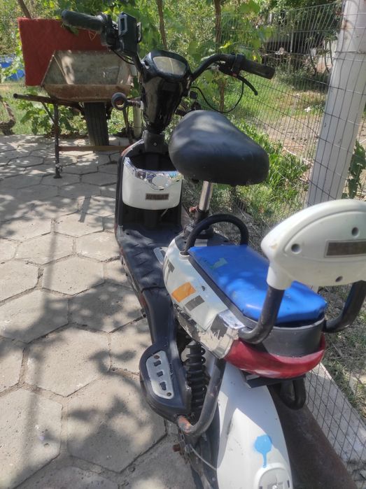 Продаю скутер Б/У