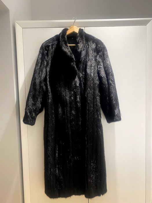 Haină lungă de nurcă naturală – model clasic, calitate premium.