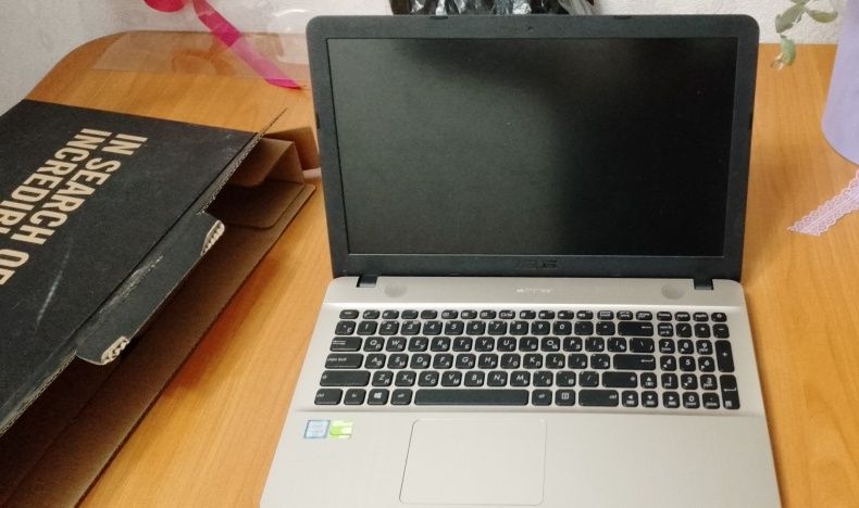 Ноутбук сатылады.  Asus