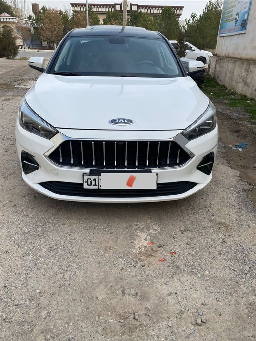 Jac j7 engil avtomobil