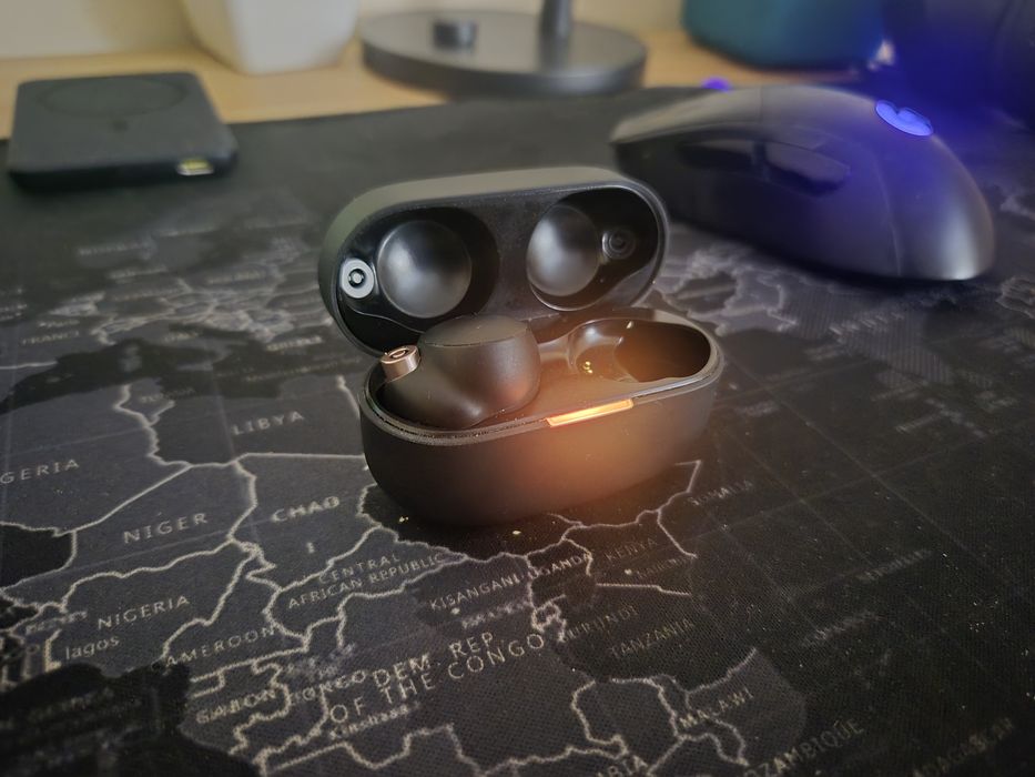 Sony WF-1000XM4 — кейс + левый наушник. Оригинал.