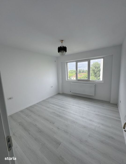 Apartament cu 4 camere de vânzare în zona Calea Călărașilor