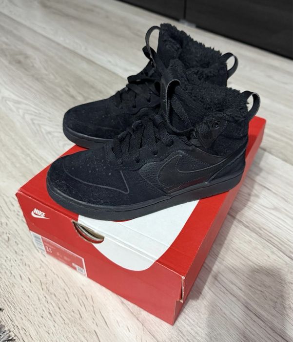 Ghete Nike court borough, marime 33