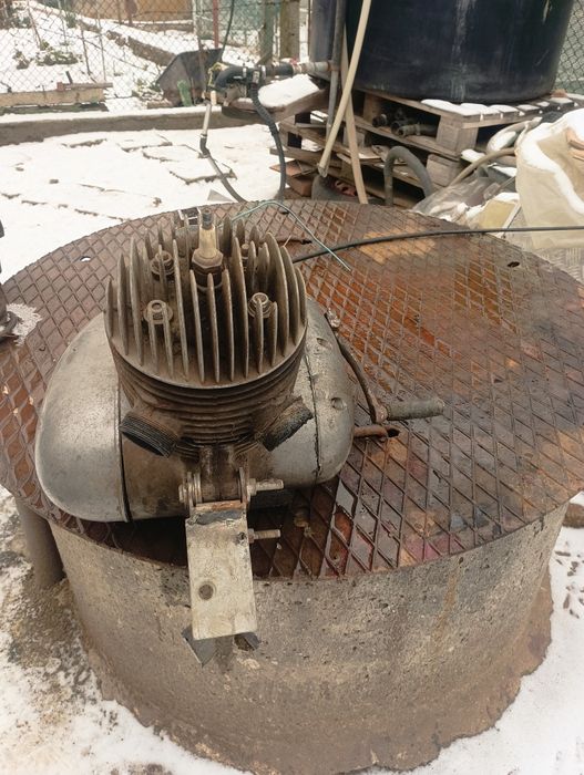 Продавам двигател от ява 125