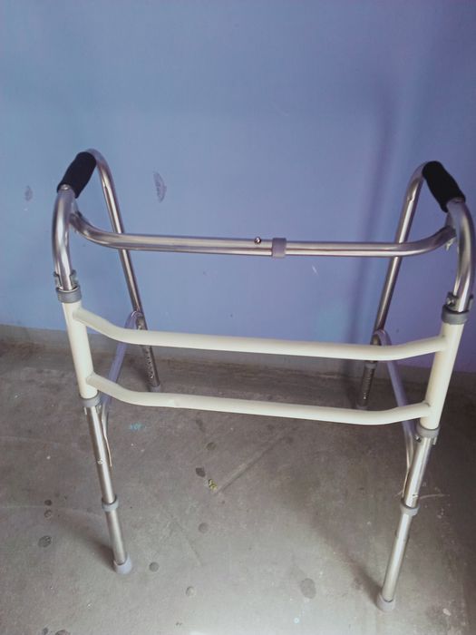 Продам ходунки и трости