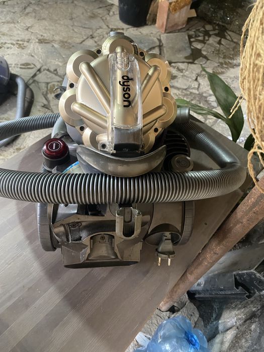 Прахусмокачки Dyson DC Различни видове