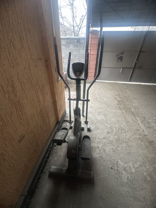 Эллиптический тренежер (орбитрек)