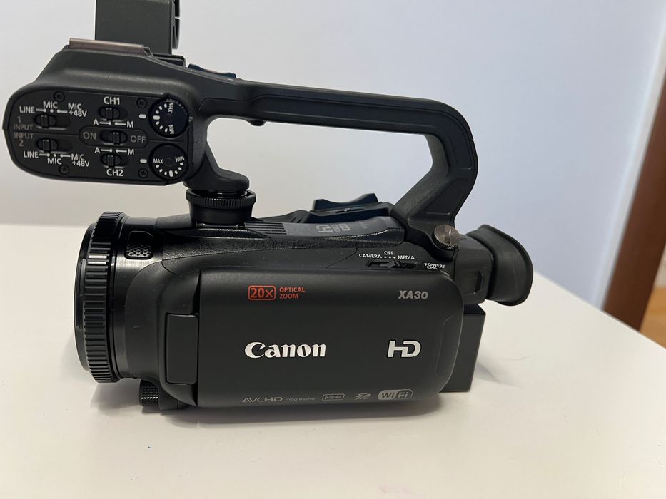 Camera video profesională Canon XA30