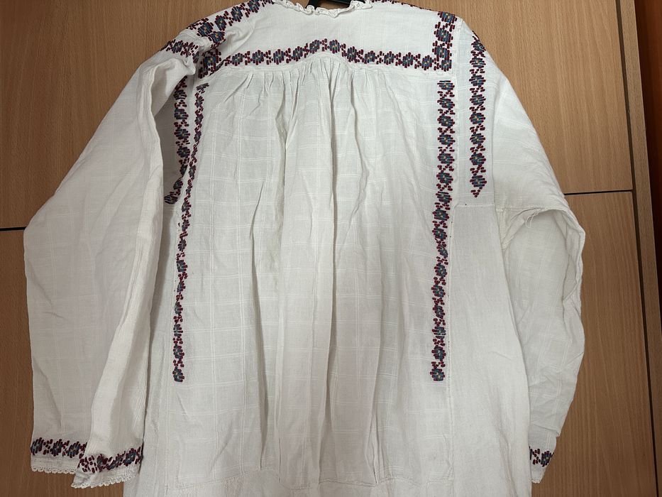 Ie traditionala romaneasca