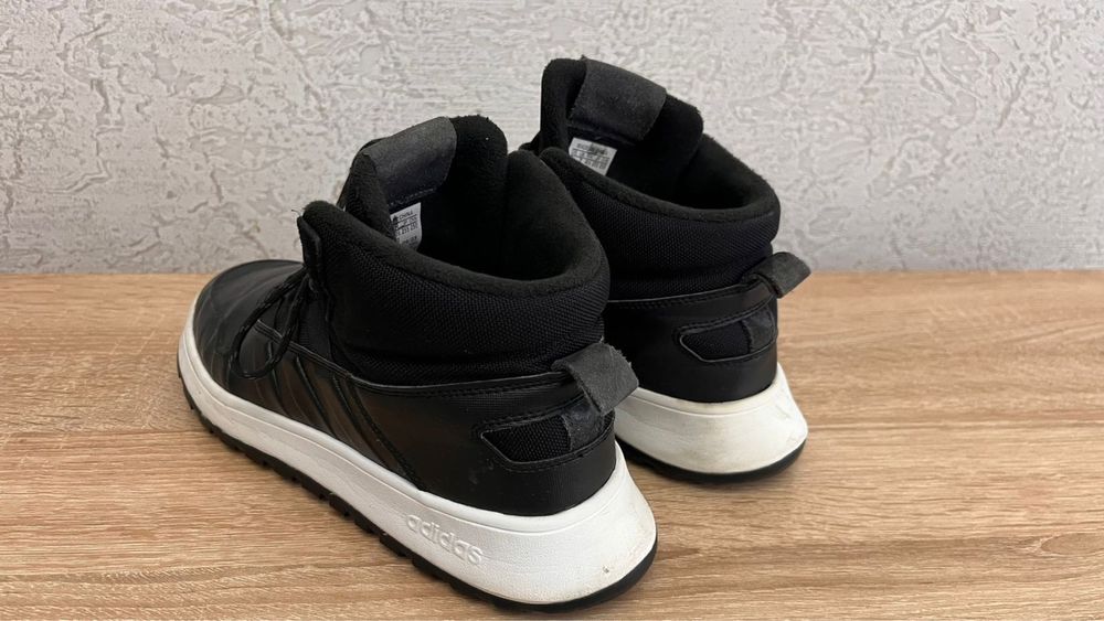 Кроссовки адидас