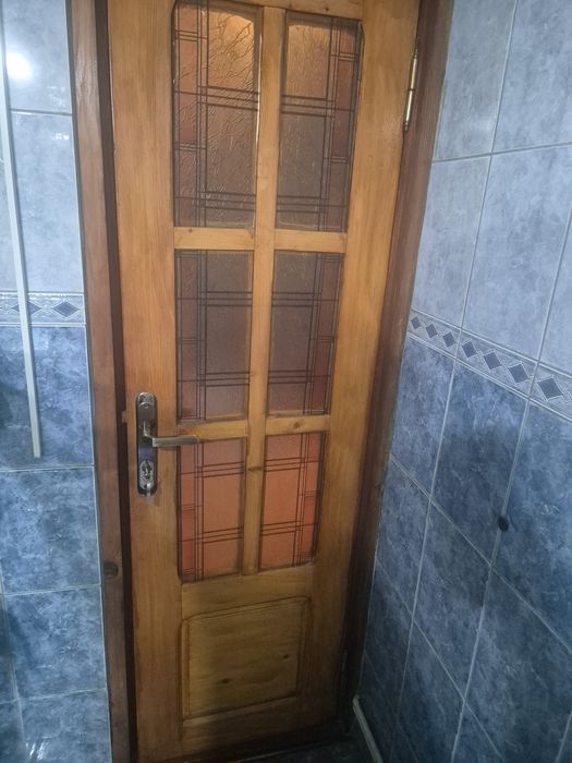 Vand 6 usi lemn de brad(1 dubla)+rama geam in stare foarte buna, lacuite, intretinute cu grija