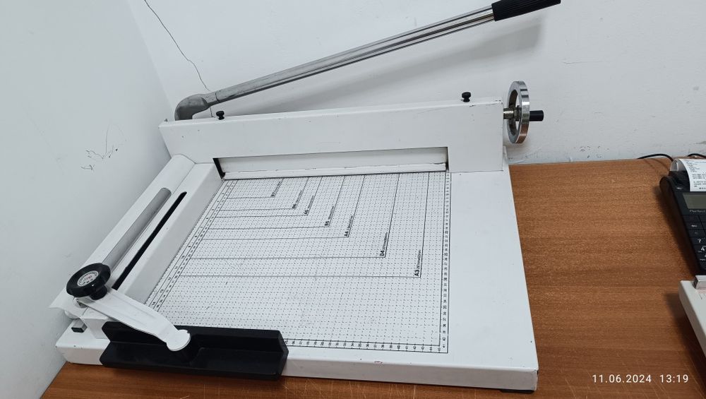 Гильотина для бумаги