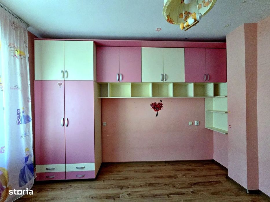 Apartament cu 3 camere,etaj 1, zona Sesul de sus