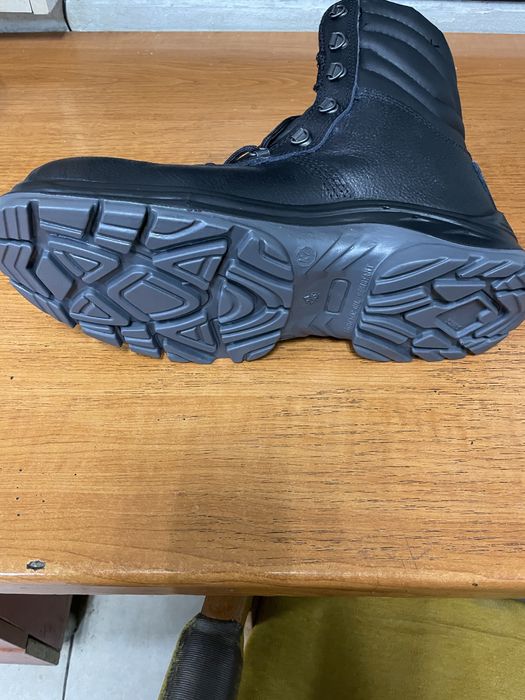 Продавам зимни обувки високи