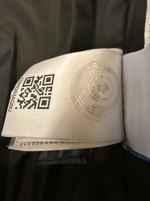 Vesta neagra cu gluga detasabila ,