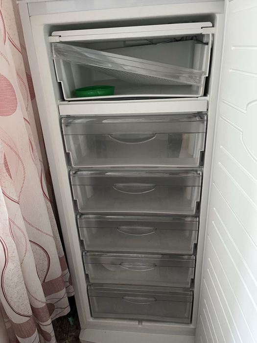 Продам морозильную камеру