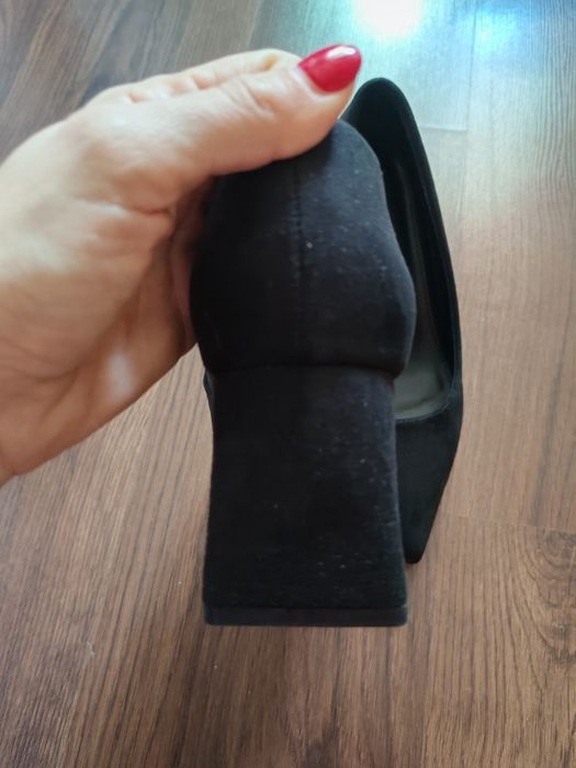 Нови обувки на ток