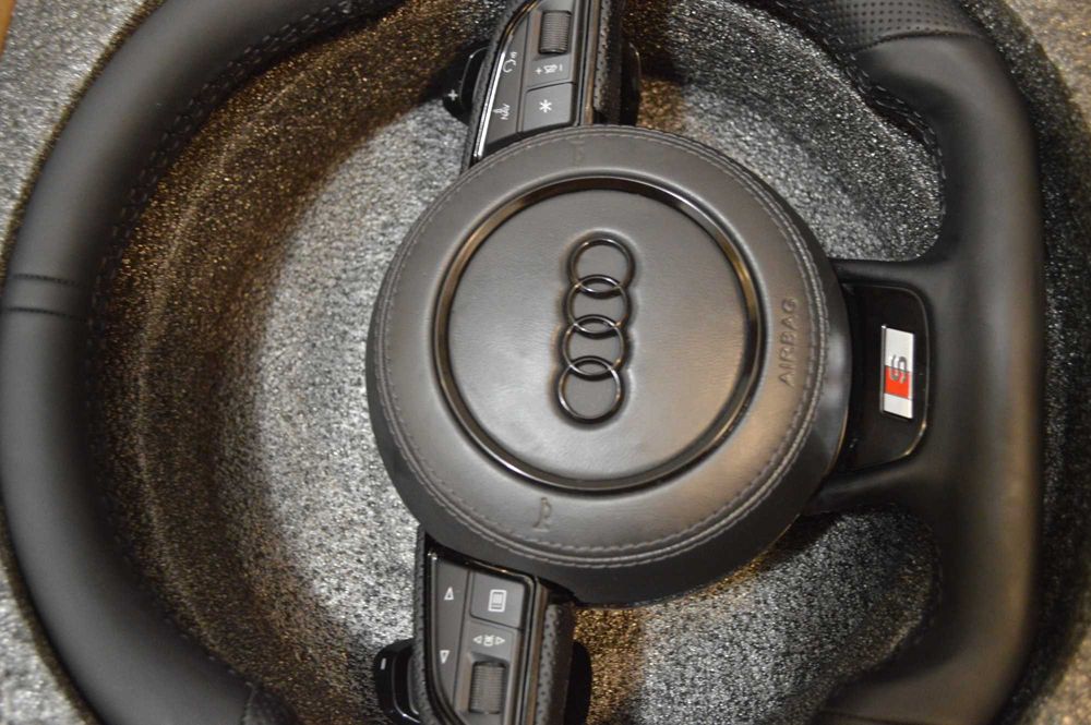 Volan Audi Teșit S-Line Audi A1 A3 A4 A5 A6 A7 A8 R8 Q3 Q5 Q7 TT Piele Nappa + Perforată, Padele și Airbag