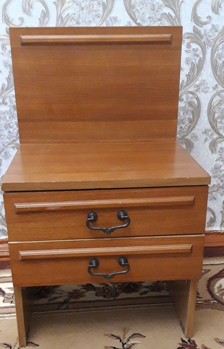 Прикроватная тумбочка