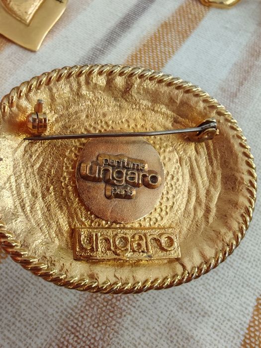 Broșa vintage piesa rara  Ungaro