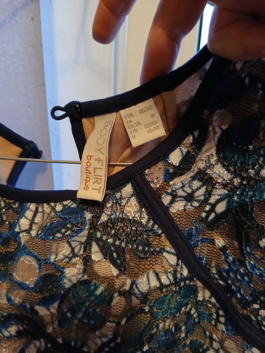 Vand rochie bonprix 40/42 cu dantela, de ocazie,90 % jerse si 10 elast