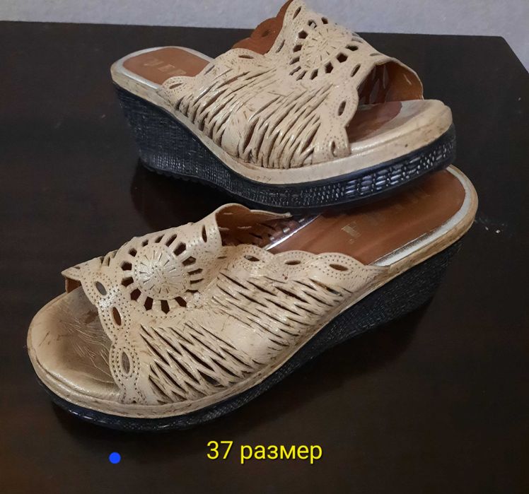 шлепки на платформе