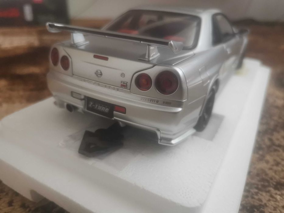 Autoart 1:18 Nissan skyline R34 GTR