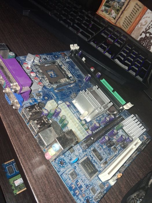 Vand sursa pentru pc de 540w si piese pc