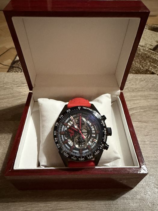 Часовник Tag Heuer Manchester United