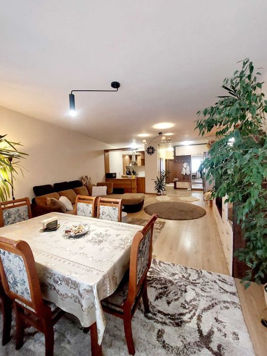 Дава се под наем Тристаен апартамент в София, Витоша - 130 кв.м за 1145.97 € - Снимка #2