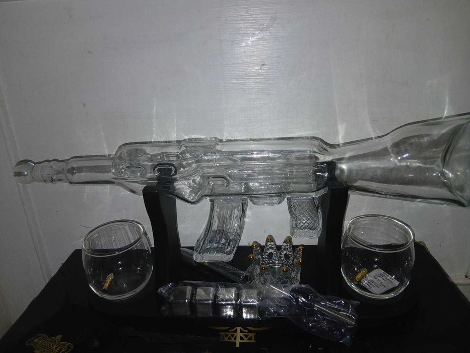 Set cadou wisky  AK 47 din  sticla