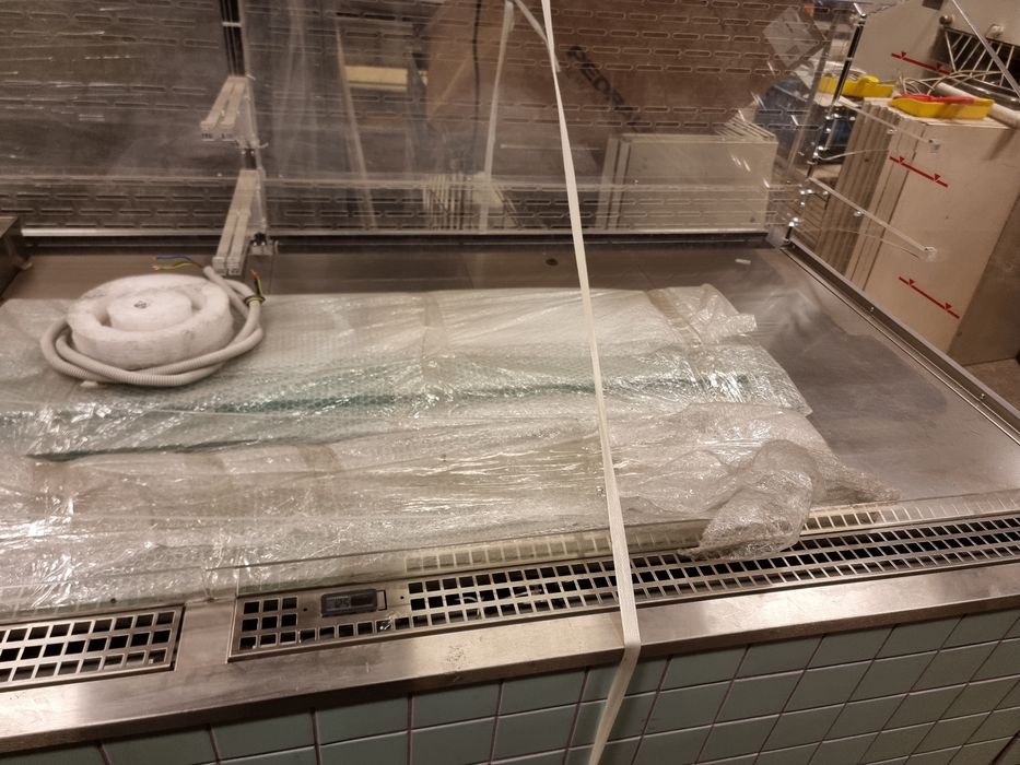 Linie autoservire impinge tava cald-rece