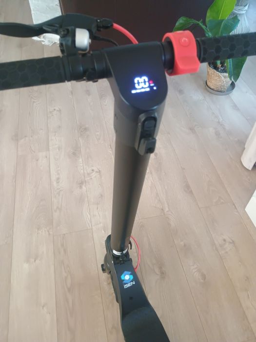 Vând trotineta electrică Isen