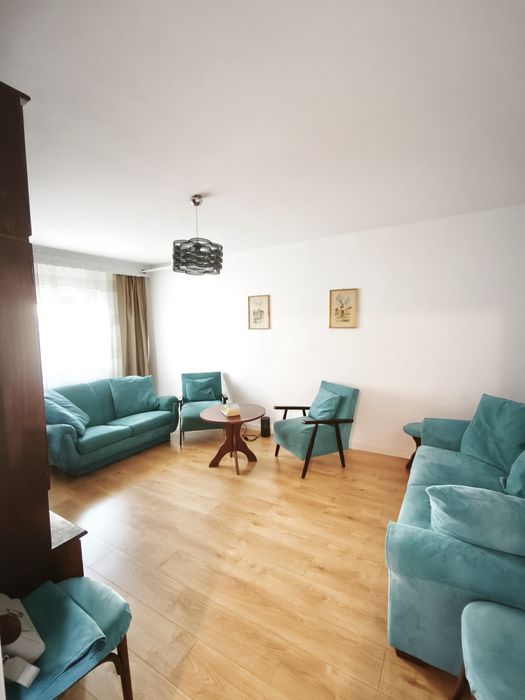 Închiriez apartament cu 3 camere in zona Nord/ Mall
