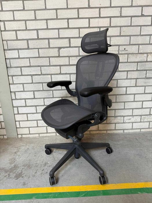 Refurbished Herman Miller Aeron Remastered Graphite (Atlas Headrest)