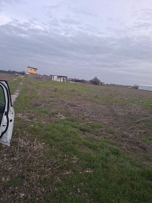 Vând teren intravilan