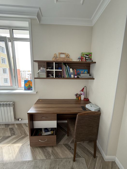 Продам стол, полку, тумбочку