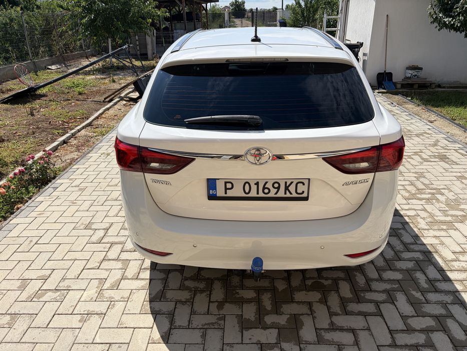 Toyota Avensis.