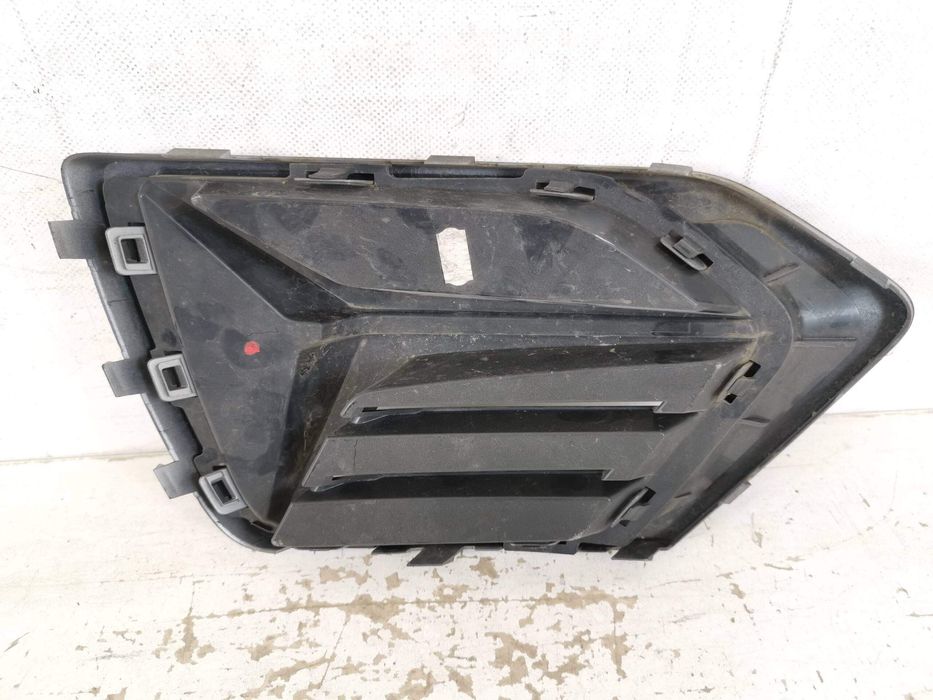 Ауди Q3 / Audi Q3 [ - ] Оригинална дясна решетка на проектора в добро