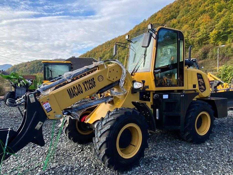 Încărcător frontal telescopic XT250, 2,5t ridicare