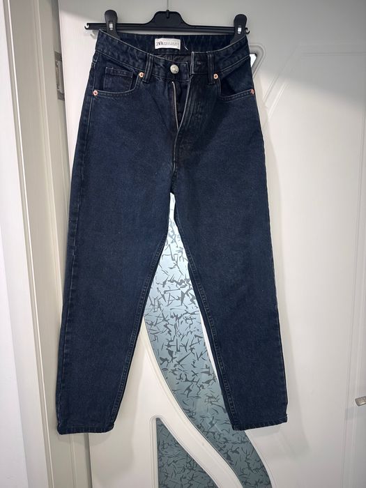 ZARA сини дънки.