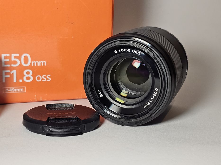 Sony E 50mm f/1.8 OSS