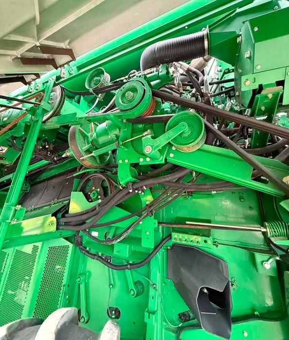 John Deere S 670 комбайн