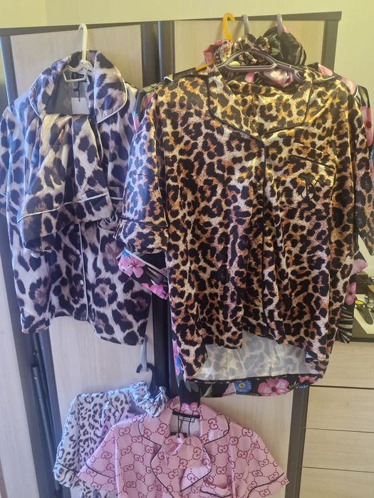Продават се пижами Victoria's Secret