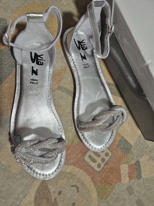 Sandale noi din piele