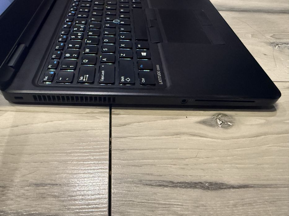 Dell Latitude E5550-i5 5300u/8гб/250гб ссд/Подсветка