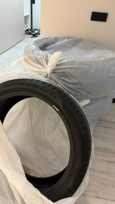 Pirelli P Zero - 245/40/20