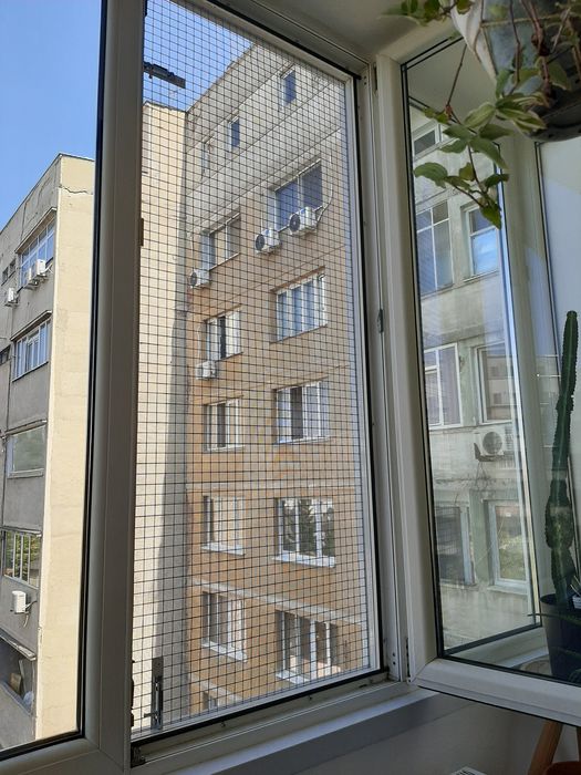 Vand plasa anti insecte , cu protectie pentru pisici