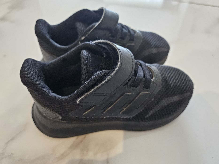 Маратонки и боти за момче различни размери