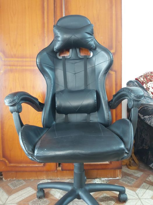 Scaun gaming  + husă + perne lombară și cervicală + set de roți extra!